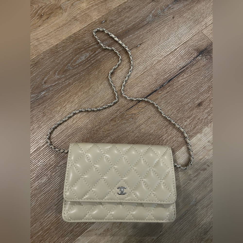 Small beige wallet on chain bag